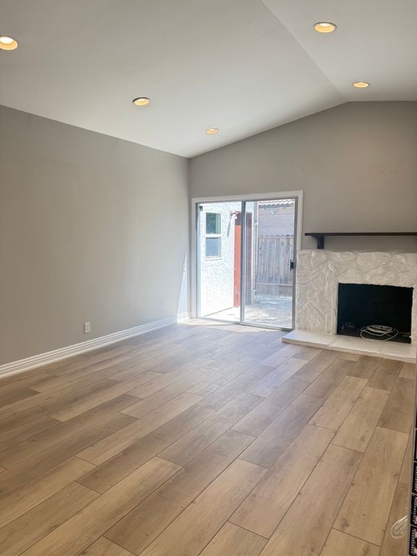 Building Photo - 315 N Sabra Ave