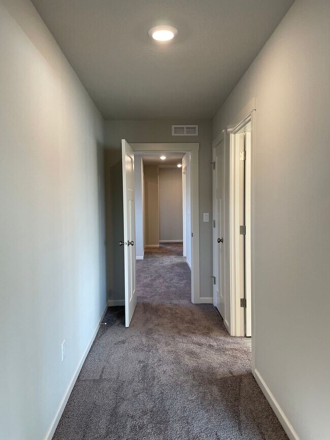 Building Photo - NEWER 4 Bed 2.5 Bath Home! Located near the Ridgefield Outdoor Recreation Center, equestrian faci...