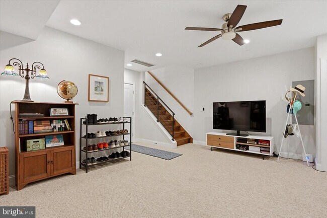 Building Photo - 159 Green Ln