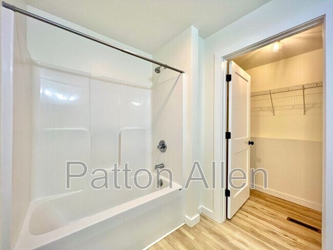 Building Photo - 121 Justus Acrs Dr