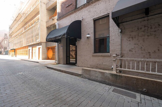 Building Photo - 95 S Main St