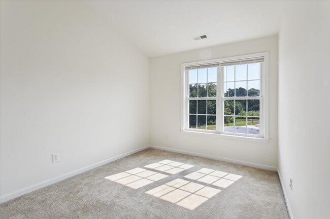 Building Photo - 132 Daybeacon St