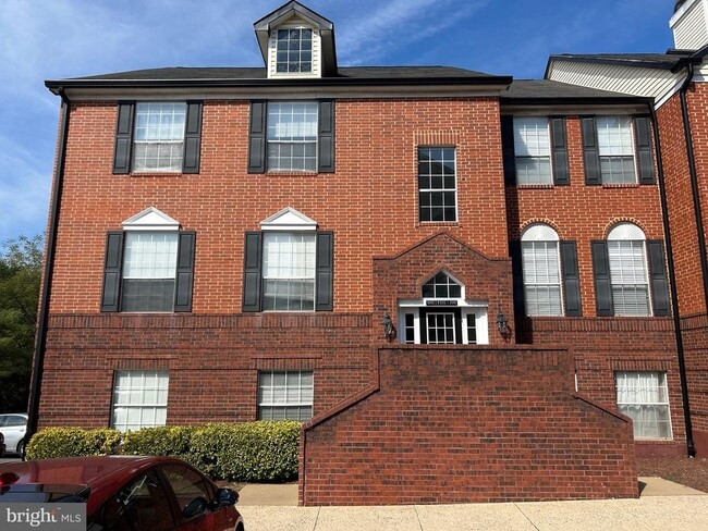 Building Photo - 660 Gateway Dr SE