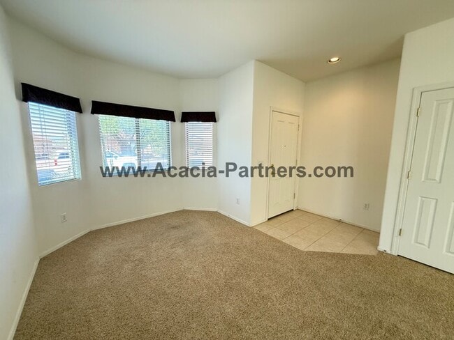 Building Photo - Three Bedroom  Home in Continental Reserves
