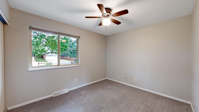 Building Photo - Amazing 4 Bed/3 Bath SFH Backing to Walnut...