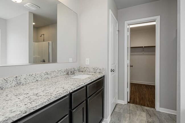 Building Photo - Impeccably Maintained Home in Lake Pointe