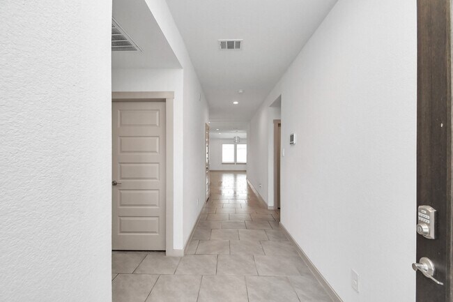 Building Photo - 3943 Canyon Shore Ln