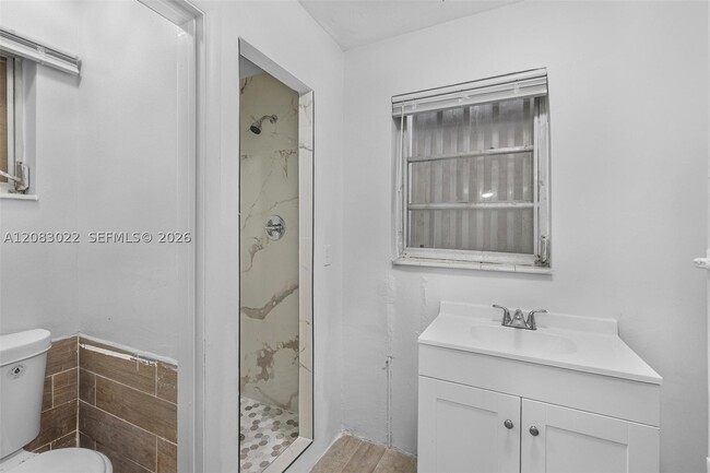 Building Photo - 1103 S F St