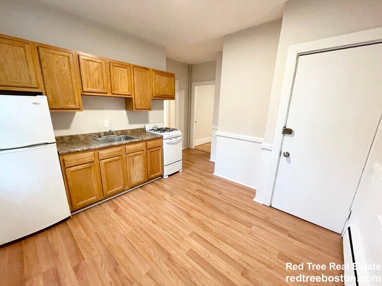 Primary Photo - 1570 Tremont St