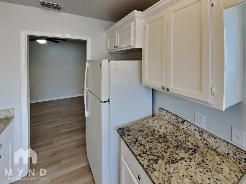 Building Photo - 1721 Whiting Dr