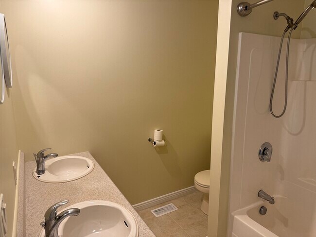 Building Photo - 8 Intervale Ct