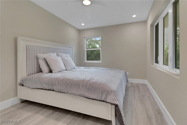 Building Photo - 5150 Sand Dollar Ln