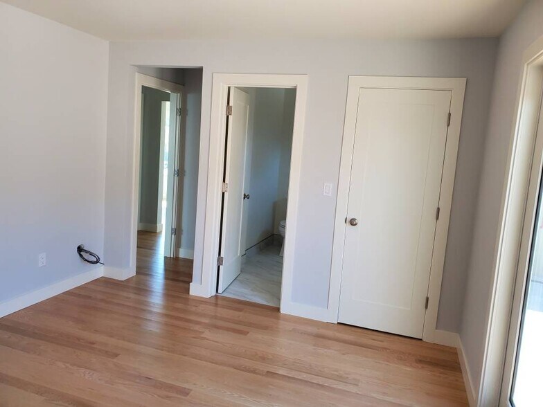 Building Photo - 232 Hazelwood Dr