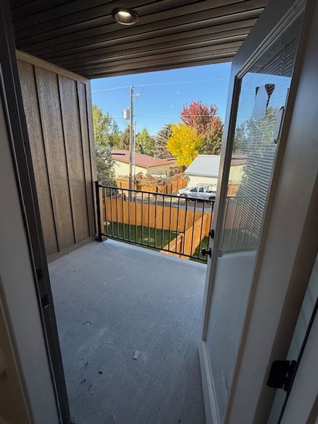 Building Photo - 504 S 5th St