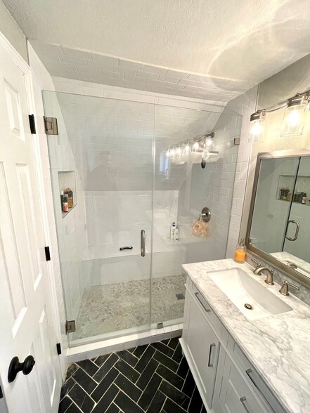 Building Photo - 4585 Martin Dr