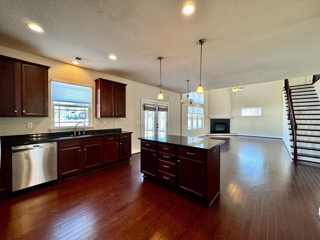 Building Photo - 4-Bedroom Home Ready 07-10-26!! Gourmet Kitchen - Fenced Backyard - Pet Friendly!