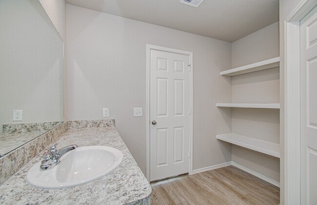 Building Photo - 2030 Brixham Bluff Ln