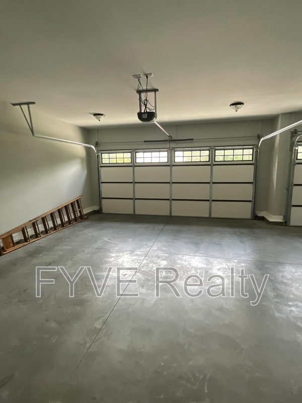 Building Photo - 120 Utsesti Way
