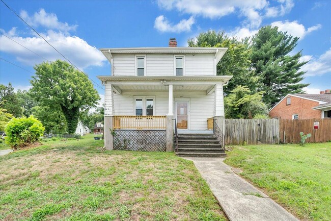 Building Photo - 1202 Rugby Blvd NW