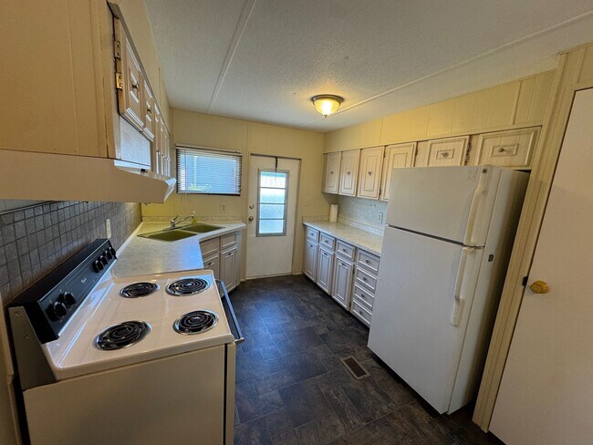 Building Photo - 1111 49th Ave Terrace W