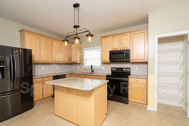 Building Photo - 6201 Black Willow Dr