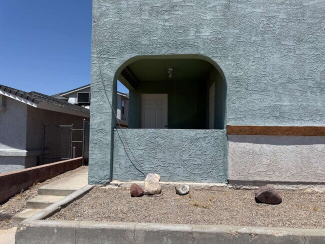 Building Photo - 2 bed 2.5 bath great location BHCRENT.COM to schedule a viewing