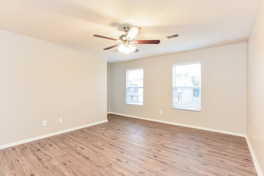 Building Photo - 2803 Creekbend Dr
