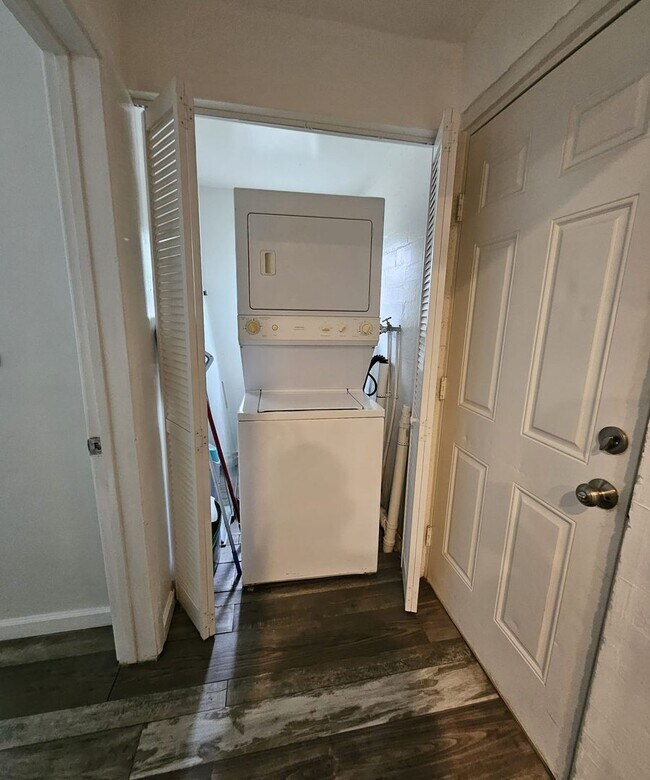 Building Photo - Charming 3-Bedroom Home in the Heart of Las Vegas!