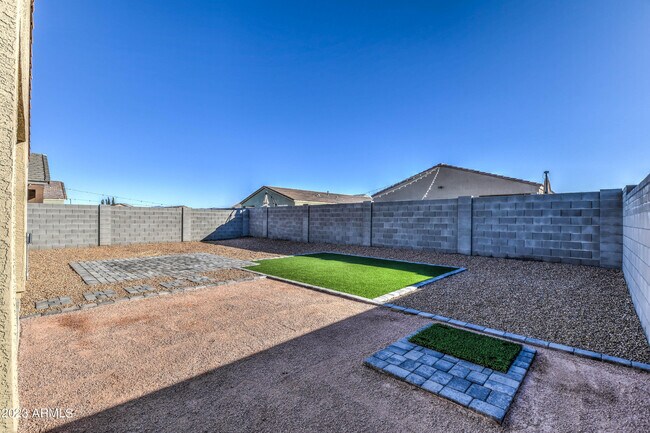 Building Photo - 37061 N Sidewinder Dr