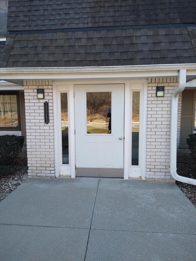 Building Photo - 20245 Independence Dr