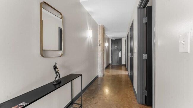 Building Photo - 500 S Ervay St