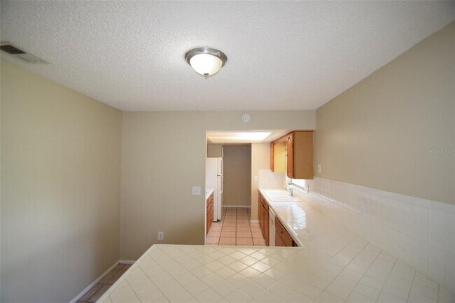 Building Photo - 1204 Honeytree Ln W