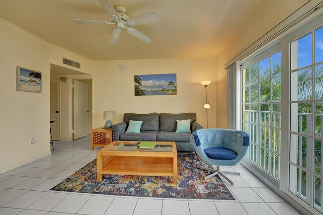 Building Photo - 341 N Birch Rd