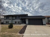 Building Photo - Stunning 4-Bedroom 2-Bathroom Home with Fully Fenced Yard