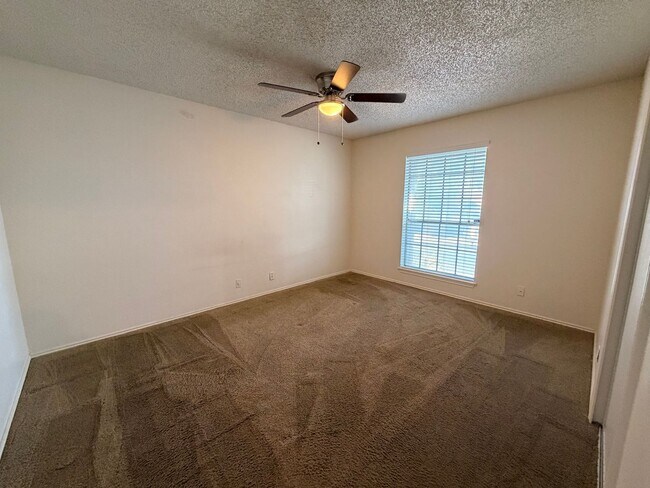 Building Photo - 8435 Cranberry Hill