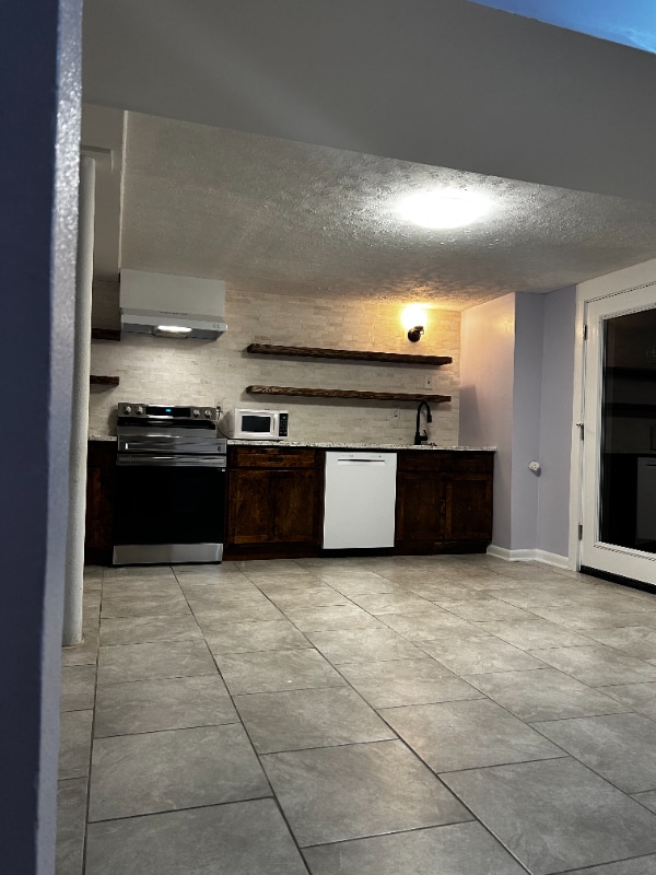 Building Photo - 512 River Rouge Dr