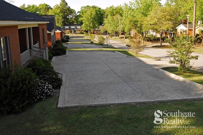 Building Photo - Woodshire Duplexes & Townhomes