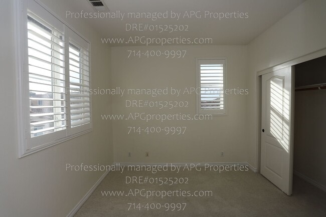 Building Photo - 8057 Sorrento Ln