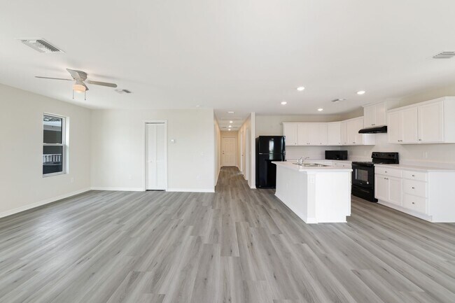 Building Photo - Goodland