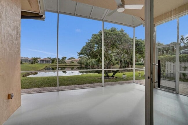 Building Photo - 16658 La Mesa Dr