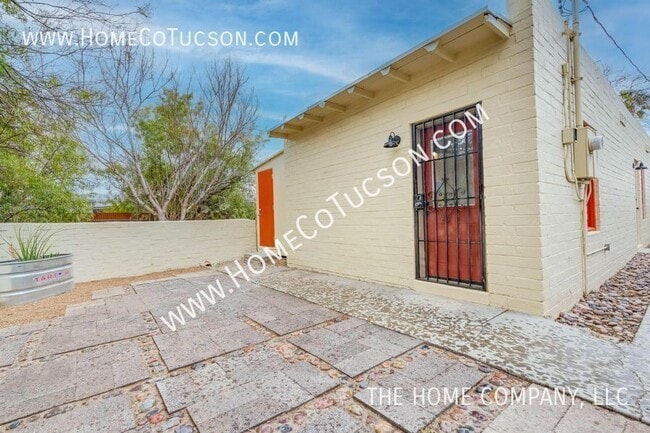 Building Photo - 214 N Vine Ave