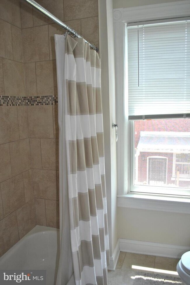 Building Photo - 127 10th St SE