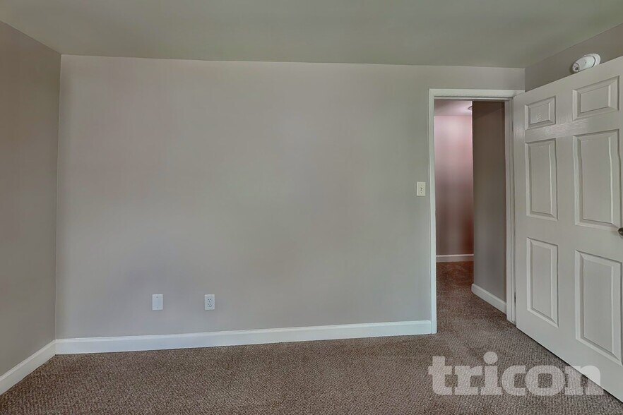 Building Photo - 3201 Berrybush Ct