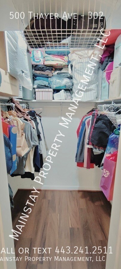 Building Photo - 500 Thayer Ave