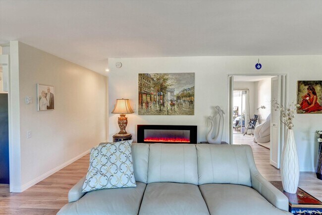 Building Photo - 2 Bedroom Oceanfront Condo in South Laguna Beach