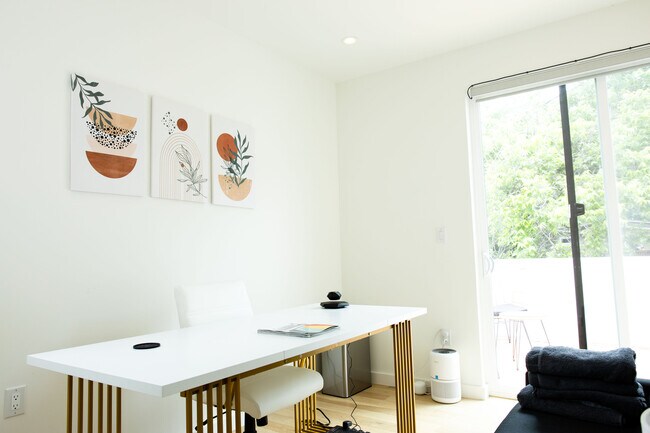 Building Photo - 507 S Park Dr