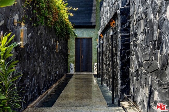 Building Photo - 1851 N Stanley Ave