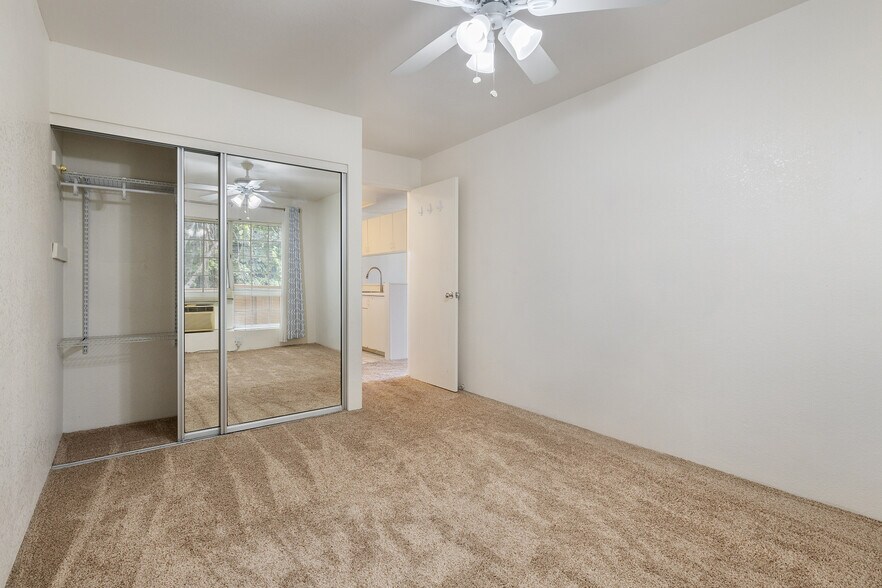 Building Photo - 393 Mananai Pl