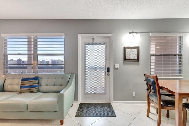Building Photo - 4049 Wolverton C