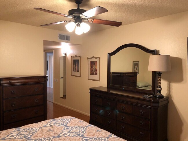 Building Photo - Lovely Home Steps Away From All the Amenities in Leisure World, in 45+ Active Adult Community Ava...